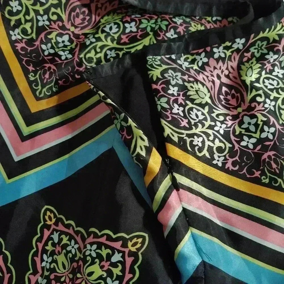 Women's Skirt - Picture 4 of 5